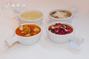 饮食,食品,餐具,室内,碗_142547571_High angle view of four assorted soups_创意图片_Getty Images China 饮食,食品,餐具,室内,碗_142547571_High angle view of four assorted soups_创意图片_Getty Images China