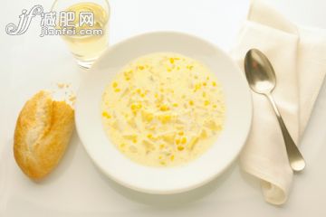 饮料,影棚拍摄,餐巾,汤匙,盘子_137908595_Corn chowder on white_创意图片_Getty Images China 饮料,影棚拍摄,餐巾,汤匙,盘子_137908595_Corn chowder on white_创意图片_Getty Images China