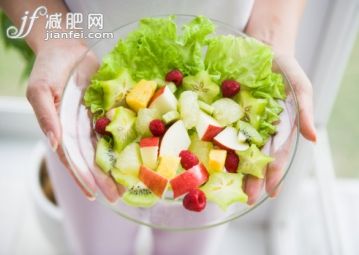 眼镜,人,饮食,食品,餐具_122684878_Fruit salad bowl_创意图片_Getty Images China 眼镜,人,饮食,食品,餐具_122684878_Fruit salad bowl_创意图片_Getty Images China