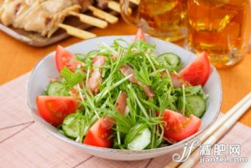 餐具,含酒精饮料,饮食,影棚拍摄,盘子_105774987_Mizuna salad_创意图片_Getty Images China 餐具,含酒精饮料,饮食,影棚拍摄,盘子_105774987_Mizuna salad_创意图片_Getty Images China