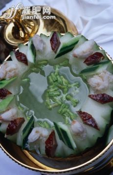 饮食,食品,自然,盘子,汤_148626500_Winter melon soup from the Hoover Restaurant on Hong Kong Island._创意图片_Getty Images China 饮食,食品,自然,盘子,汤_148626500_Winter melon soup from the Hoover Restaurant on Hong Kong Island._创意图片_Getty Images China