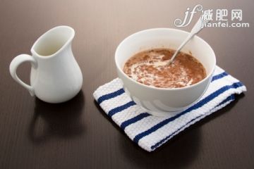 饮食,影棚拍摄,餐巾,汤匙,碗_120173467_Bowl of Champorado_创意图片_Getty Images China 饮食,影棚拍摄,餐巾,汤匙,碗_120173467_Bowl of Champorado_创意图片_Getty Images China