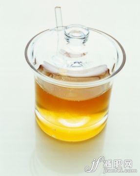 眼镜,广口瓶,甜食,影棚拍摄,成分_126005970_Honey in glass jar, close up_创意图片_Getty Images China 眼镜,广口瓶,甜食,影棚拍摄,成分_126005970_Honey in glass jar, close up_创意图片_Getty Images China