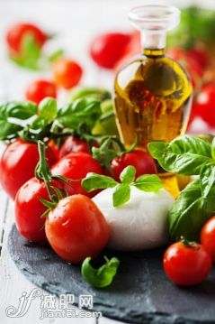 樱桃,开胃品,罗勒,奶酪,晚餐_gic13496563_Concept of italian food_创意图片_Getty Images China 樱桃,开胃品,罗勒,奶酪,晚餐_gic13496563_Concept of italian food_创意图片_Getty Images China