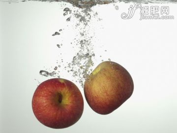 苹果,泡泡,落下,水果,液体_gic10343343_Apples splashing in water_创意图片_Getty Images China 苹果,泡泡,落下,水果,液体_gic10343343_Apples splashing in water_创意图片_Getty Images China