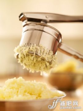 饮食,室内,烹调,马铃薯,成分_147205790_Close up of potato ricer_创意图片_Getty Images China 饮食,室内,烹调,马铃薯,成分_147205790_Close up of potato ricer_创意图片_Getty Images China