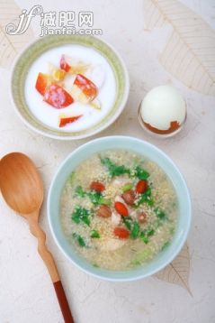 稷,粥,谷物,米,主食_4ec7b2e37_鸡肉小米粥_创意图片_Getty Images China 稷,粥,谷物,米,主食_4ec7b2e37_鸡肉小米粥_创意图片_Getty Images China