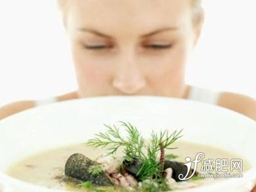 简单又减肥的午餐 饭前先喝汤.jpg