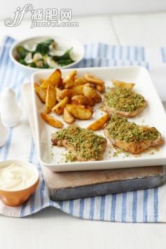 饮食,影棚拍摄,盘子,晚餐,午餐_160014633_Plate of crusted pork and potatoes_创意图片_Getty Images China 饮食,影棚拍摄,盘子,晚餐,午餐_160014633_Plate of crusted pork and potatoes_创意图片_Getty Images China