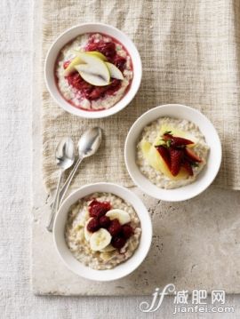 饮食,碗,早餐,水果,小吃_139832863_Porridge with sliced fruit_创意图片_Getty Images China 饮食,碗,早餐,水果,小吃_139832863_Porridge with sliced fruit_创意图片_Getty Images China