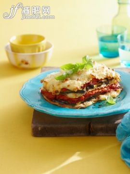 饮食,食品,影棚拍摄,盘子,碗_156857341_Plate of vegetarian lasagna_创意图片_Getty Images China