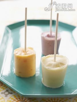 酸奶,夏天,健康生活方式,小吃,冻结的_566206359_Frozen Yogurt Pops_创意图片_Getty Images China 酸奶,夏天,健康生活方式,小吃,冻结的_566206359_Frozen Yogurt Pops_创意图片_Getty Images China