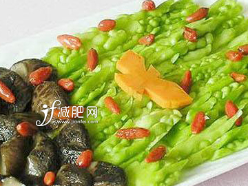 减肥时晚餐吃什么 双菇苦瓜丝+半碗米饭+一个苹果