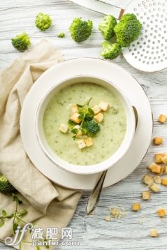开胃品,西兰花,食品,绿色,膳食_gic13496927_fresh broccoli soup with croutons_创意图片_Getty Images China 开胃品,西兰花,食品,绿色,膳食_gic13496927_fresh broccoli soup with croutons_创意图片_Getty Images China