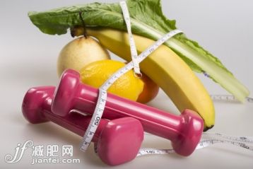 香蕉,热带水果,梨,青菜,绿色_158a79203_哑铃与水果_创意图片_Getty Images China 香蕉,热带水果,梨,青菜,绿色_158a79203_哑铃与水果_创意图片_Getty Images China