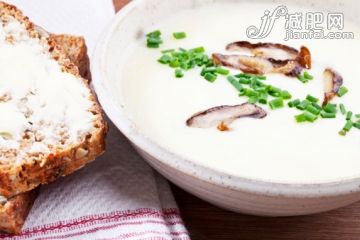 饮食,桌子,室内,餐巾,碗_114995540_vegetable soup and bread_创意图片_Getty Images China 饮食,桌子,室内,餐巾,碗_114995540_vegetable soup and bread_创意图片_Getty Images China