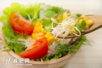 饮食,影棚拍摄,汤匙,碗,西红柿_498161415_Vegetable salad_创意图片_Getty Images China 饮食,影棚拍摄,汤匙,碗,西红柿_498161415_Vegetable salad_创意图片_Getty Images China