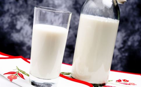 夏季减肥可以喝牛奶吗 牛奶怎么喝可以减肥 喝牛奶减肥的方法