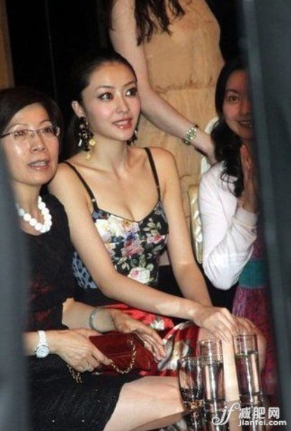 杨幂刘雨欣 G奶女星真假胸器