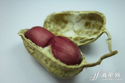 吃生花生米