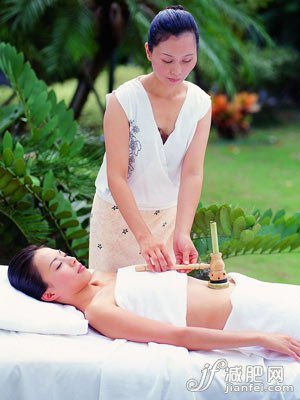 瘦女也疯狂 性感胸部不缩水