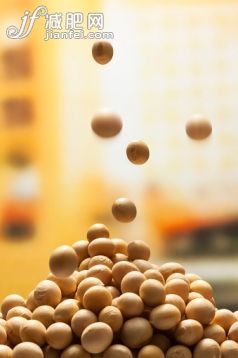 影棚拍摄,落下,堆,健康生活方式,成分_560038867_Pile up Soybean_创意图片_Getty Images China 影棚拍摄,落下,堆,健康生活方式,成分_560038867_Pile up Soybean_创意图片_Getty Images China