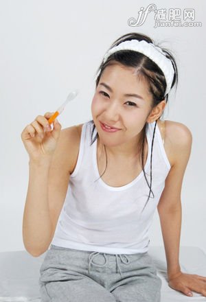刷牙洗脸顺便瘦臀
