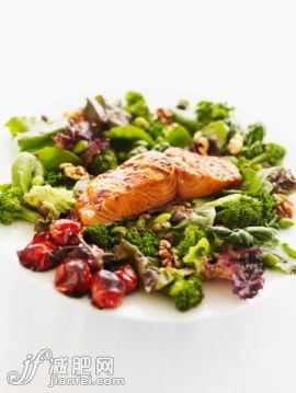 饮食,健康食物,瘦身,概念,构图_73320037_Organic salmon with fresh salad_创意图片_Getty Images China 饮食,健康食物,瘦身,概念,构图_73320037_Organic salmon with fresh salad_创意图片_Getty Images China