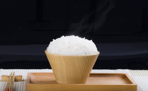 减肥每天要吃多少白米饭 每天吃多少白米饭可以减肥 吃白米饭可以减肥吗