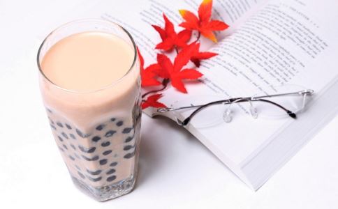 珍珠奶茶的热量高吗 奶茶的热量有多高 常喝奶茶的危害有哪些