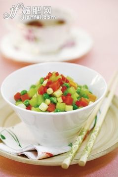 蔬菜,胡萝卜,笋,黄瓜,豌豆_3b3a12259_胡萝卜豌豆黄瓜笋丁_创意图片_Getty Images China 蔬菜,胡萝卜,笋,黄瓜,豌豆_3b3a12259_胡萝卜豌豆黄瓜笋丁_创意图片_Getty Images China