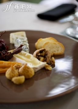 饮食,园艺器具,食品,餐具,奶制品_122641295_Assorted cheese_创意图片_Getty Images China 饮食,园艺器具,食品,餐具,奶制品_122641295_Assorted cheese_创意图片_Getty Images China