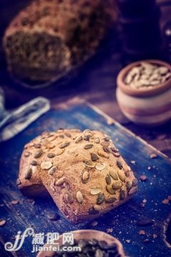 食品,面包,面包店,种子,烘焙_522623119_Pumpkin Whole Grain Bread_创意图片_Getty Images China 食品,面包,面包店,种子,烘焙_522623119_Pumpkin Whole Grain Bread_创意图片_Getty Images China
