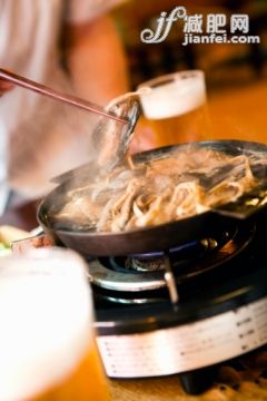 吸烟,蒸汽,人,饮食,锅_152830991_Japan, Eel on hob grilled in restaurant, close-up_创意图片_Getty Images China 吸烟,蒸汽,人,饮食,锅_152830991_Japan, Eel on hob grilled in restaurant, close-up_创意图片_Getty Images China