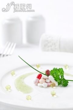 食品,桌子,银餐具,餐具,药_117145824_Drugs as food_创意图片_Getty Images China 食品,桌子,银餐具,餐具,药_117145824_Drugs as food_创意图片_Getty Images China