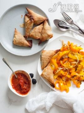 饮食,食品,餐具,影棚拍摄,盘子_505331355_Pepper salad with filo triangles_创意图片_Getty Images China