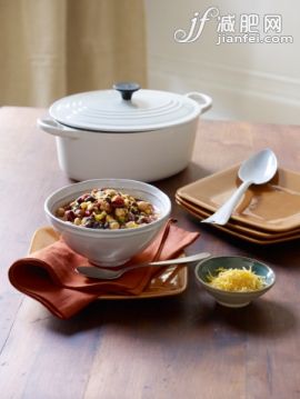 饮食,桌子,室内,餐巾,汤匙_136944258_Beans and cheese_创意图片_Getty Images China 饮食,桌子,室内,餐巾,汤匙_136944258_Beans and cheese_创意图片_Getty Images China