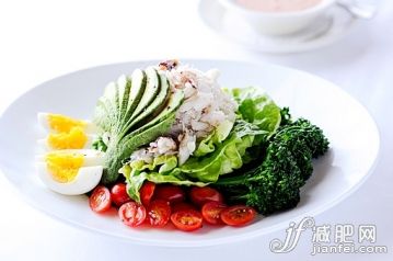 饮食,食品,桌子,海产,商务_558962151_Crab louie salad on restaurant table_创意图片_Getty Images China 饮食,食品,桌子,海产,商务_558962151_Crab louie salad on restaurant table_创意图片_Getty Images China