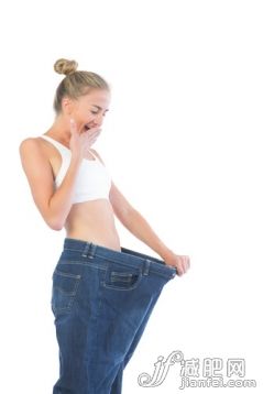 20到24岁,白人,影棚拍摄,四分之三身长,白色背景_gic9715261_Confident laughing blonde wearing too big trousers on white background_创意图片_Getty Images China 20到24岁,白人,影棚拍摄,四分之三身长,白色背景_gic9715261_Confident laughing blonde wearing too big trousers on white background_创意图片_Getty Images China