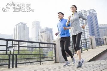 锻炼,运动,跑,快乐,健康生活方式_87a8684eb_中年夫妇在公园跑步健身_创意图片_Getty Images China