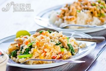 罗勒,早餐,螃蟹,晚餐,鸡蛋_gic13498298_Thai style Fried rice with crab on dish,_创意图片_Getty Images China 罗勒,早餐,螃蟹,晚餐,鸡蛋_gic13498298_Thai style Fried rice with crab on dish,_创意图片_Getty Images China
