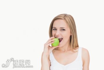 25岁到29岁,白人,白色背景,影棚拍摄,有机食品_gic9495963_Portrait of young woman eating green apple over white background_创意图片_Getty Images China 25岁到29岁,白人,白色背景,影棚拍摄,有机食品_gic9495963_Portrait of young woman eating green apple over white background_创意图片_Getty Images China