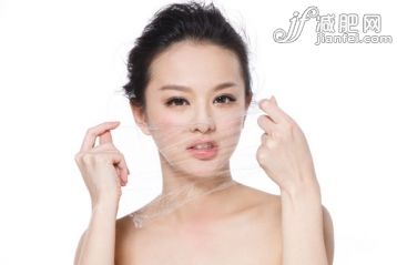 室内,影棚拍摄,人,美,白昼_f3bf212a6_东方美女拿着保鲜膜_创意图片_Getty Images China 室内,影棚拍摄,人,美,白昼_f3bf212a6_东方美女拿着保鲜膜_创意图片_Getty Images China
