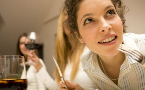 女人节食减肥带来的疾病 女人节食减肥的害处 女人吃太少的坏处