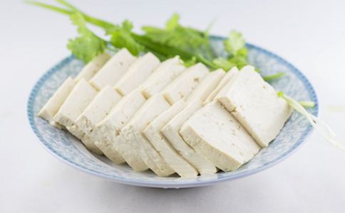 减肥期间可以吃的食物 哪些食物可以减肥 减肥可以吃的水果