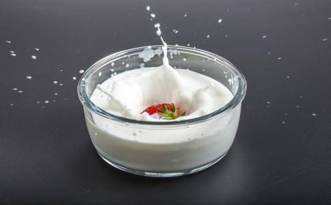 酸奶怎么吃可以减肥 喝酸奶可以减肥吗 酸奶怎么喝可以减肥