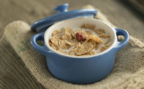 早餐吃燕麦可以减肥吗 燕麦减肥食谱有哪些 燕麦怎么吃可以减肥