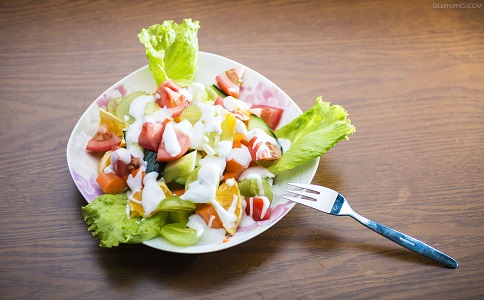 夏季减肥沙拉吃什么 夏季减肥食谱有哪些 夏季怎么减肥好