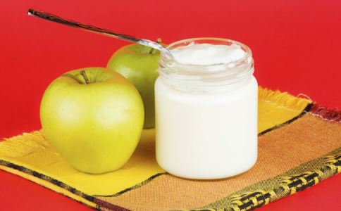 夏季怎么减肥效果好 夏季牛奶苹果减肥法 牛奶苹果怎么减肥