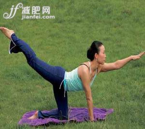 腹部减肥瑜伽 7天就能平腹变美人
